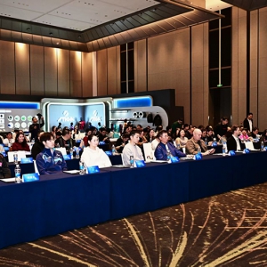 ���������󣬶��������װ�����У�˹�ۿ��ⲨƷ�������ַǷ���