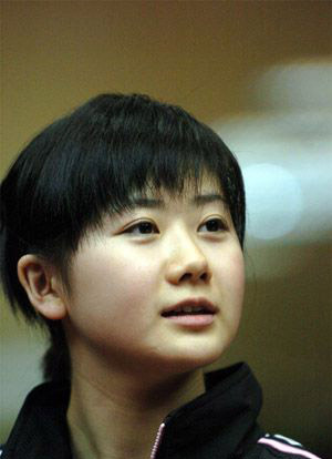 高清:福原爱生活写真照 西装短裙演绎制服诱惑
